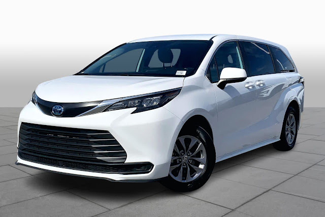 2025 Toyota Sienna LE